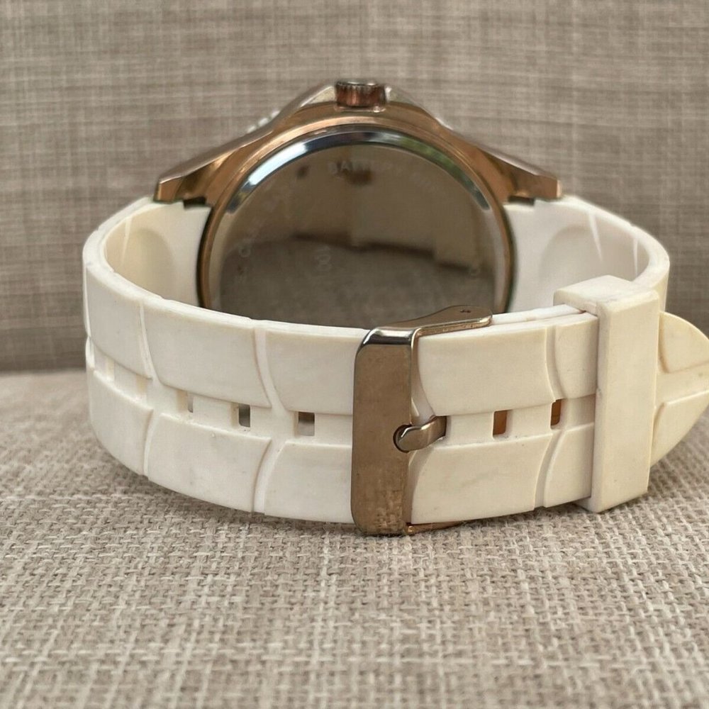 Unlisted Men Wristwatch White Band Gold Tone Case Quartz Analog - Picture 5 of 9